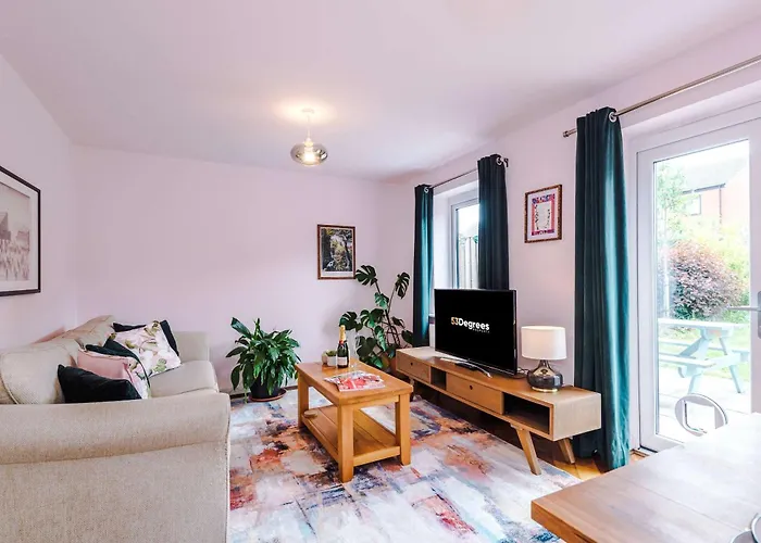 Spacious & Bright 2-Bed Home By 53 Degrees Property, Perfect For Couples With Parking & Garden