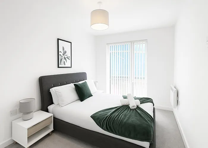 2Bed 2Bath Free Parking Very Central