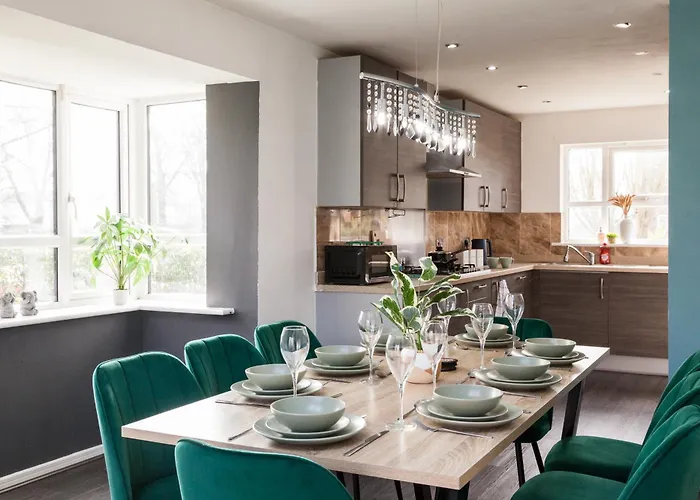 Stunning 4 Bed In Salford - Sleeps 9