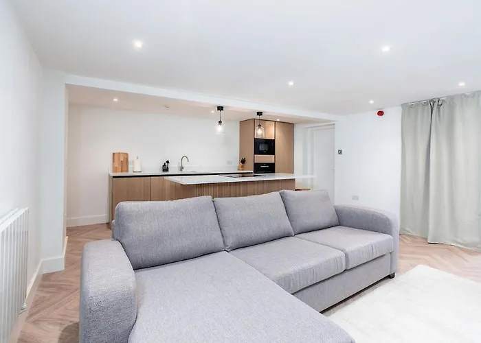 2 Bedroom, 2 Bathroom Apartment, Close To Mcr City Centre