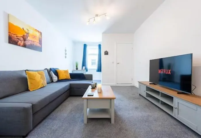 Morden 2Br Apt With City Views