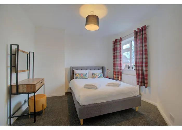 Gorgeous 3 Bed Home Near Manchester Airport