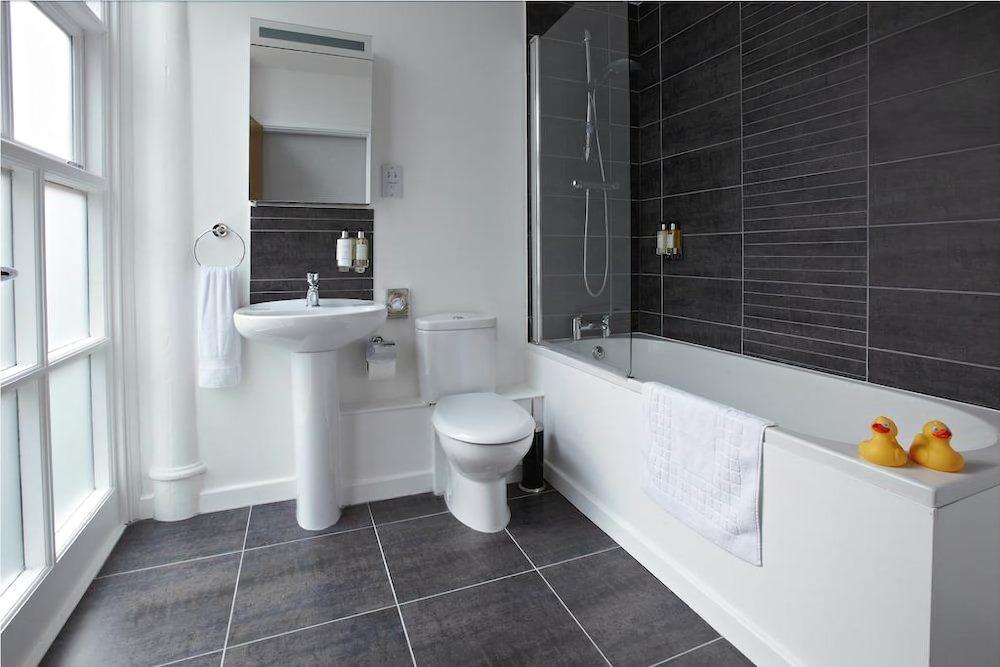 High Street Townhouse Aparthotel 4*