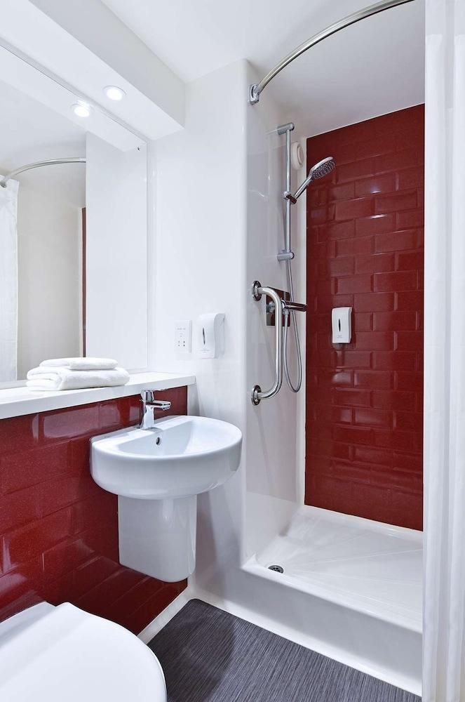 Hotel Travelodge Central Arena 3*