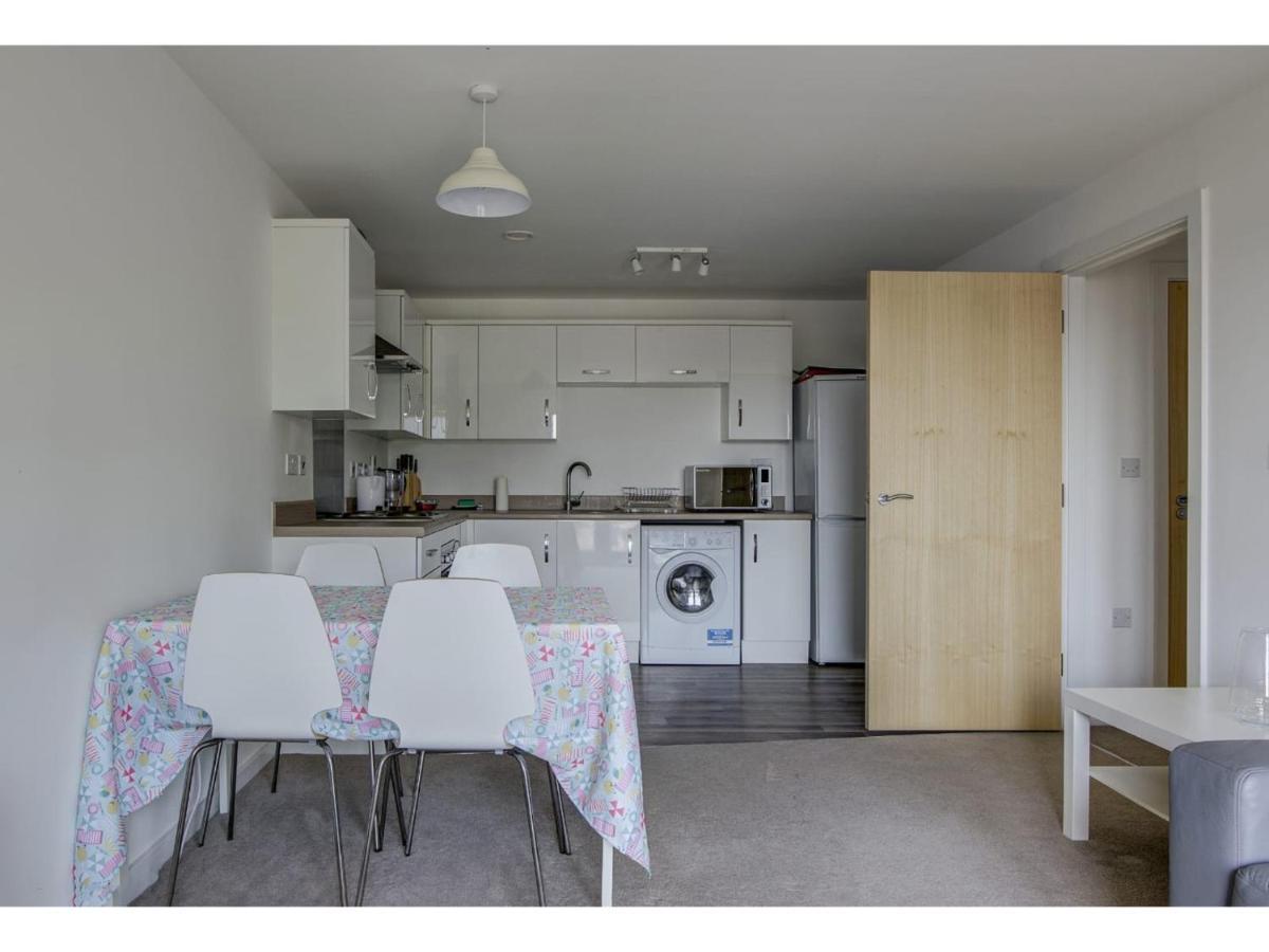 Apartment Large, Spacious And Modern Apt For 4 In