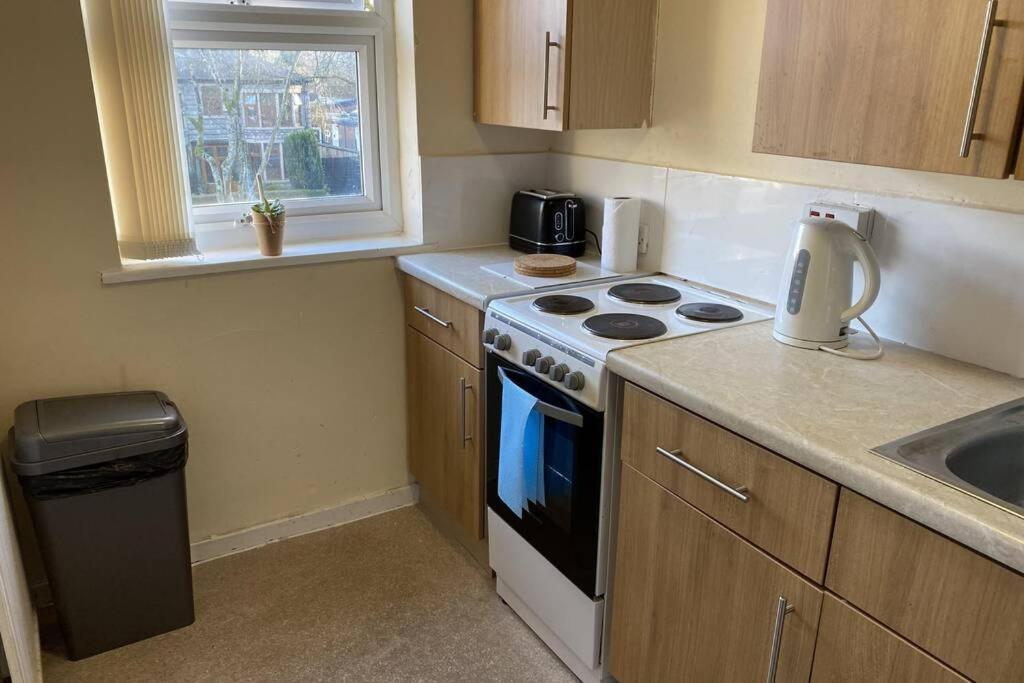 With Great Transport Links To Centre Apartment *