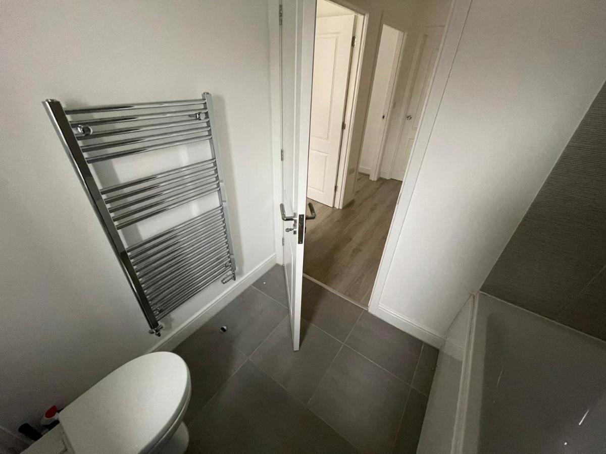 Large Spacious With Massive Bed And Free Wifi