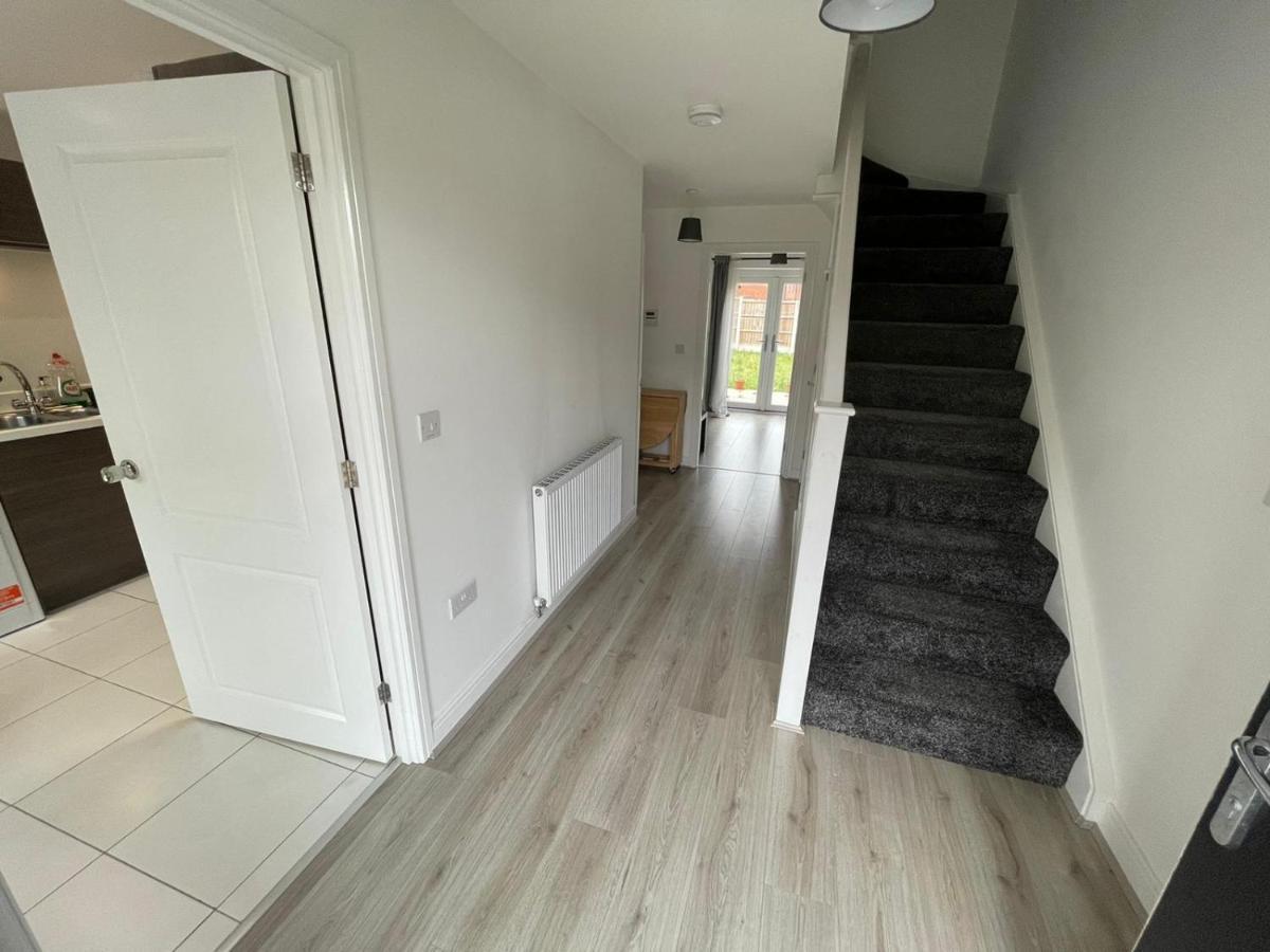 Large Spacious With Massive Bed And Free Wifi Manchester