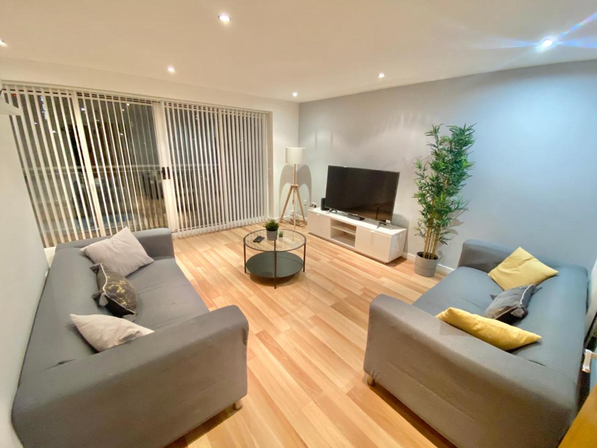 Holiday home Large 5-bed Centre Townhouse With Secure Parking *