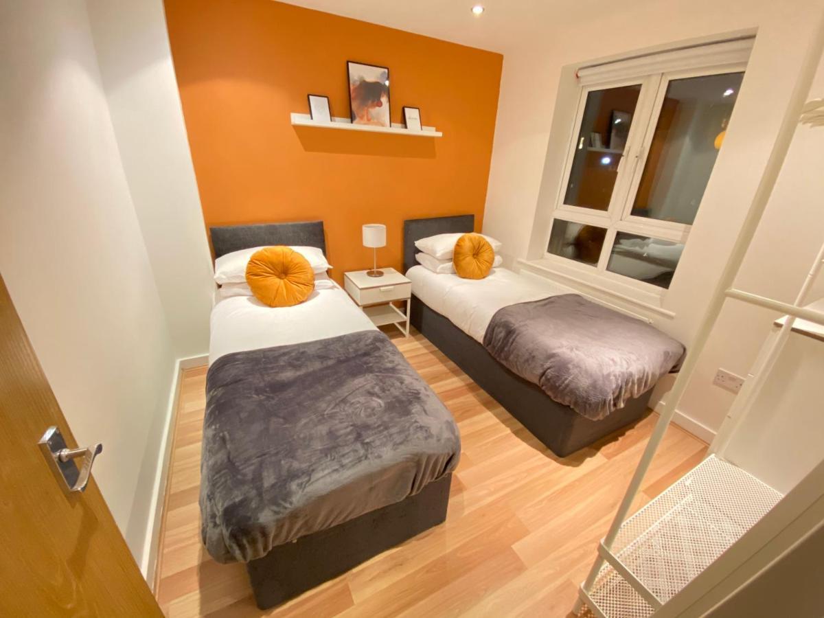 Holiday home Large 5-bed Centre Townhouse With Secure Parking Manchester