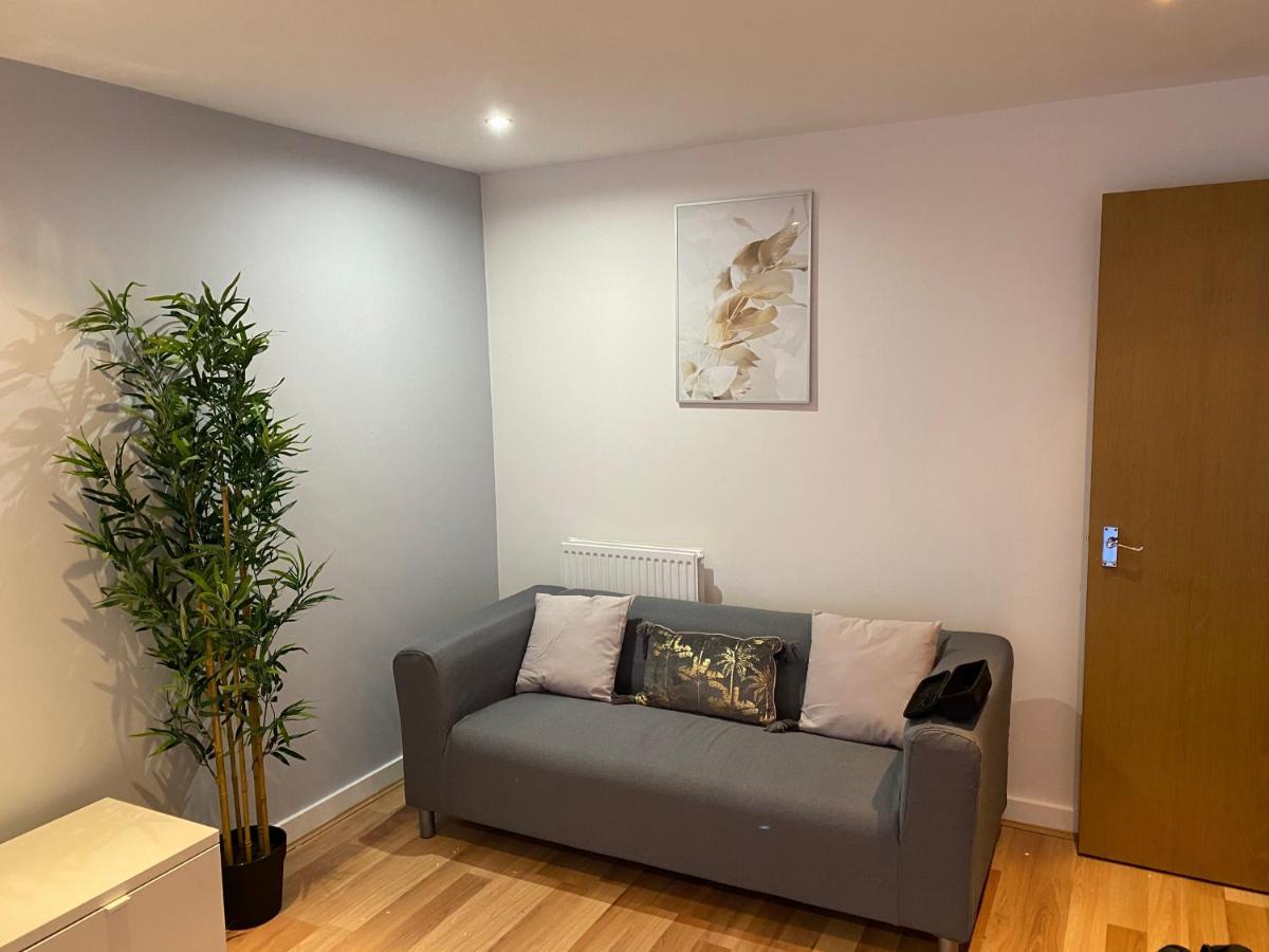 Large 5-bed Centre Townhouse With Secure Parking