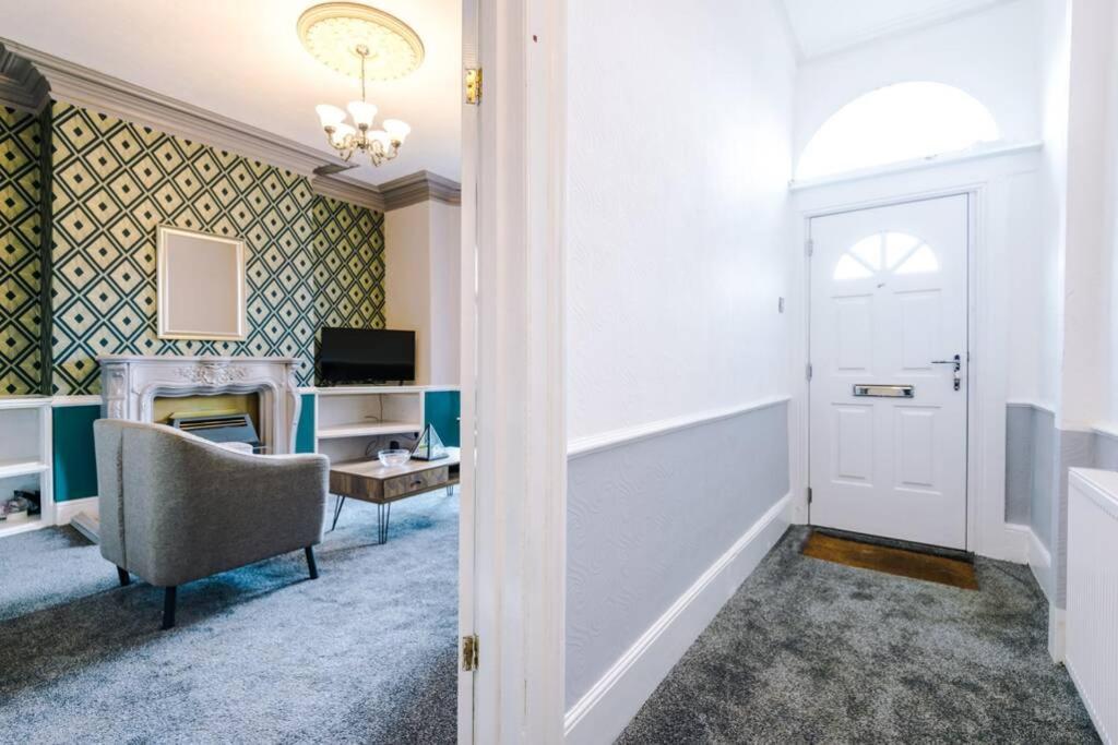 Kharma House - 5 Bed Sleeps 9 * Manchester