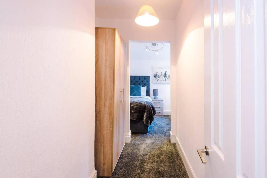 Apartment Kharma House - 5 Bed Sleeps 9 Manchester