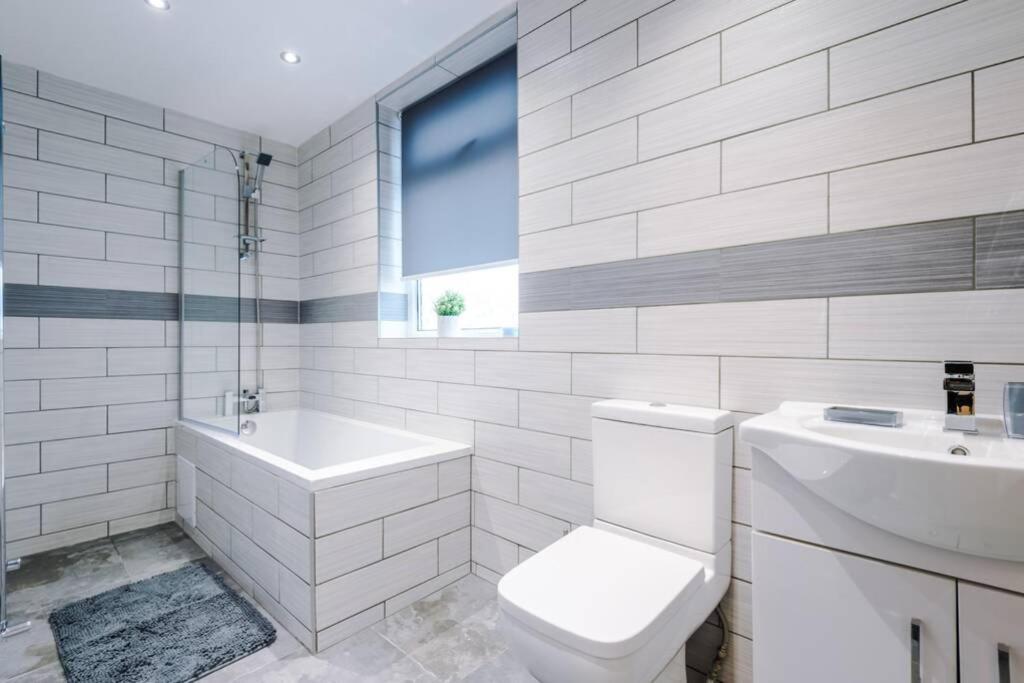 Kharma House - 5 Bed Sleeps 9 Apartment Manchester
