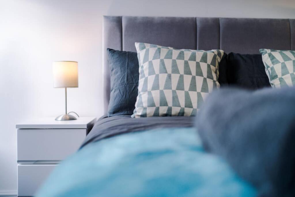 Holiday home Stunning Refurbished House - Free Wifi - Sleeps 5