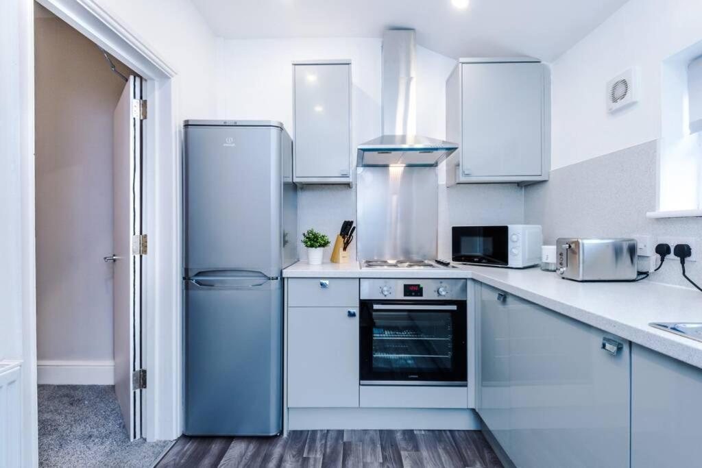 Stunning Refurbished House - Free Wifi - Sleeps 5 Holiday home Manchester
