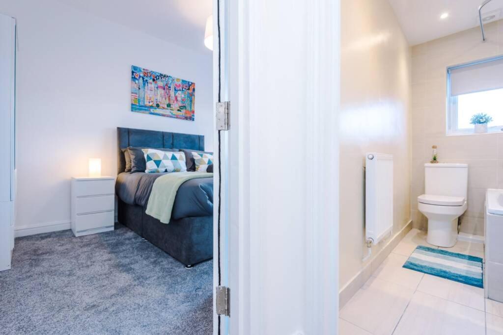 Stunning Refurbished House - Free Wifi - Sleeps 5 Manchester