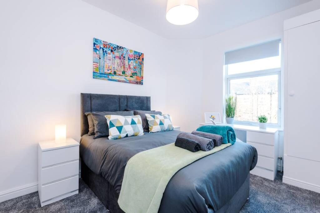 Holiday home Stunning Refurbished House - Free Wifi - Sleeps 5 Manchester