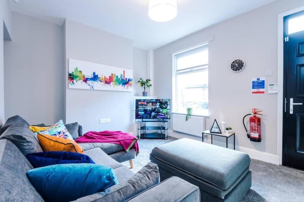 Stunning Refurbished House - Free Wifi - Sleeps 5 Manchester
