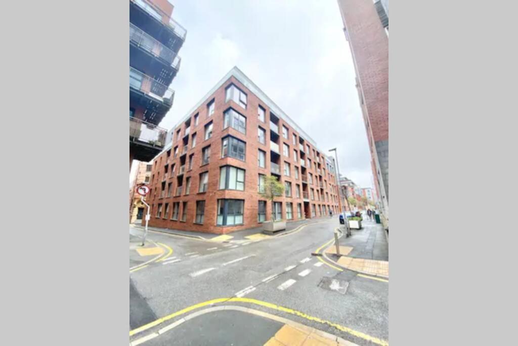 The Halo 2 Bedroom Apartment- Hosted By Mcr Dens Apartment Manchester