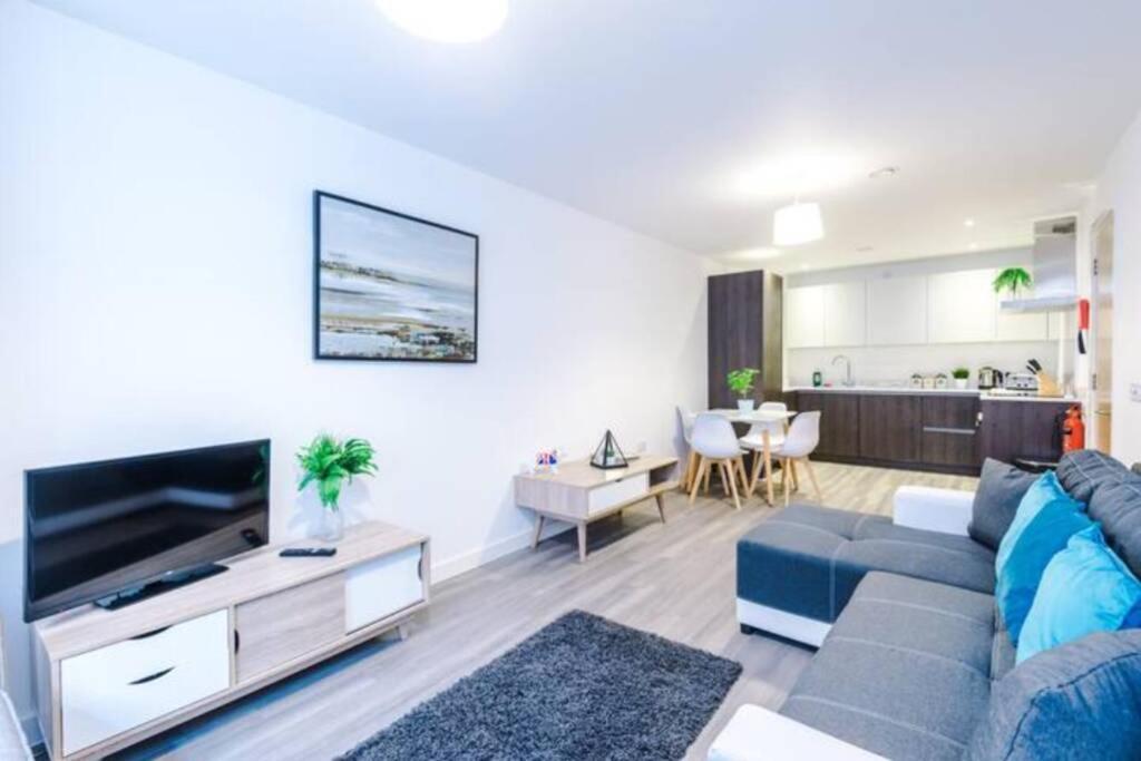 The Halo 2 Bedroom Apartment- Hosted By Mcr Dens *