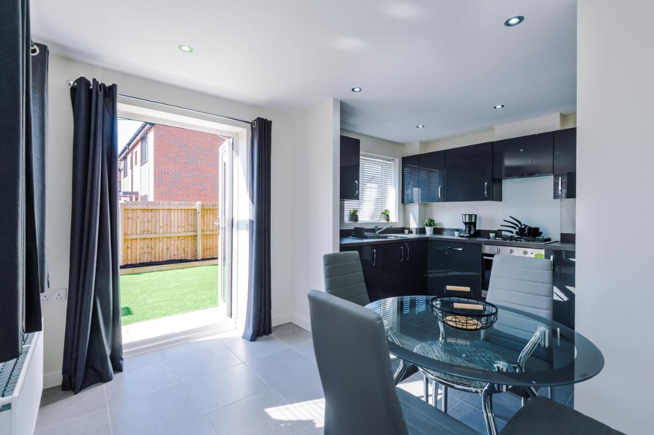 Apartment Vidale Court, 3 Bedroom House With River Irwell View, Sleeps 6 *