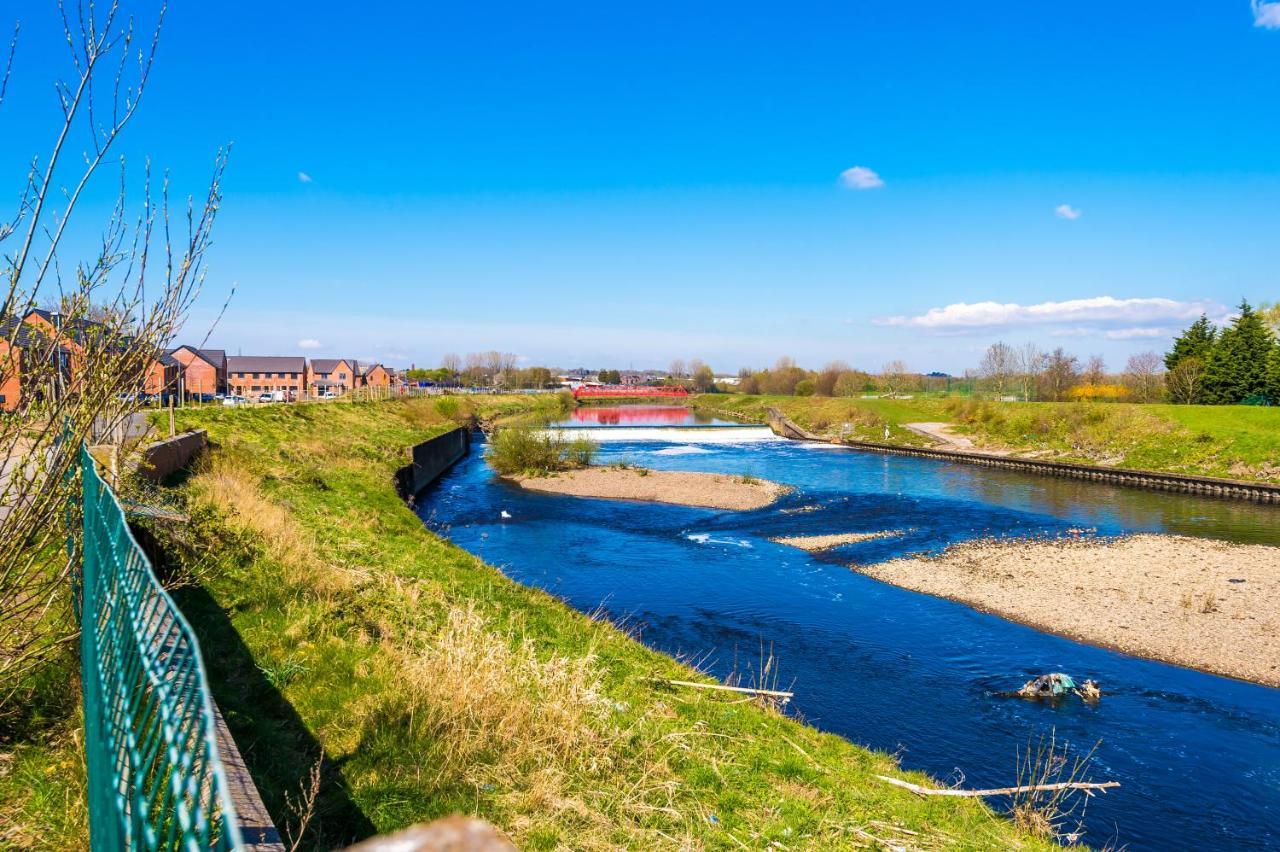 Vidale Court, 3 Bedroom House With River Irwell View, Sleeps 6 Apartment Manchester