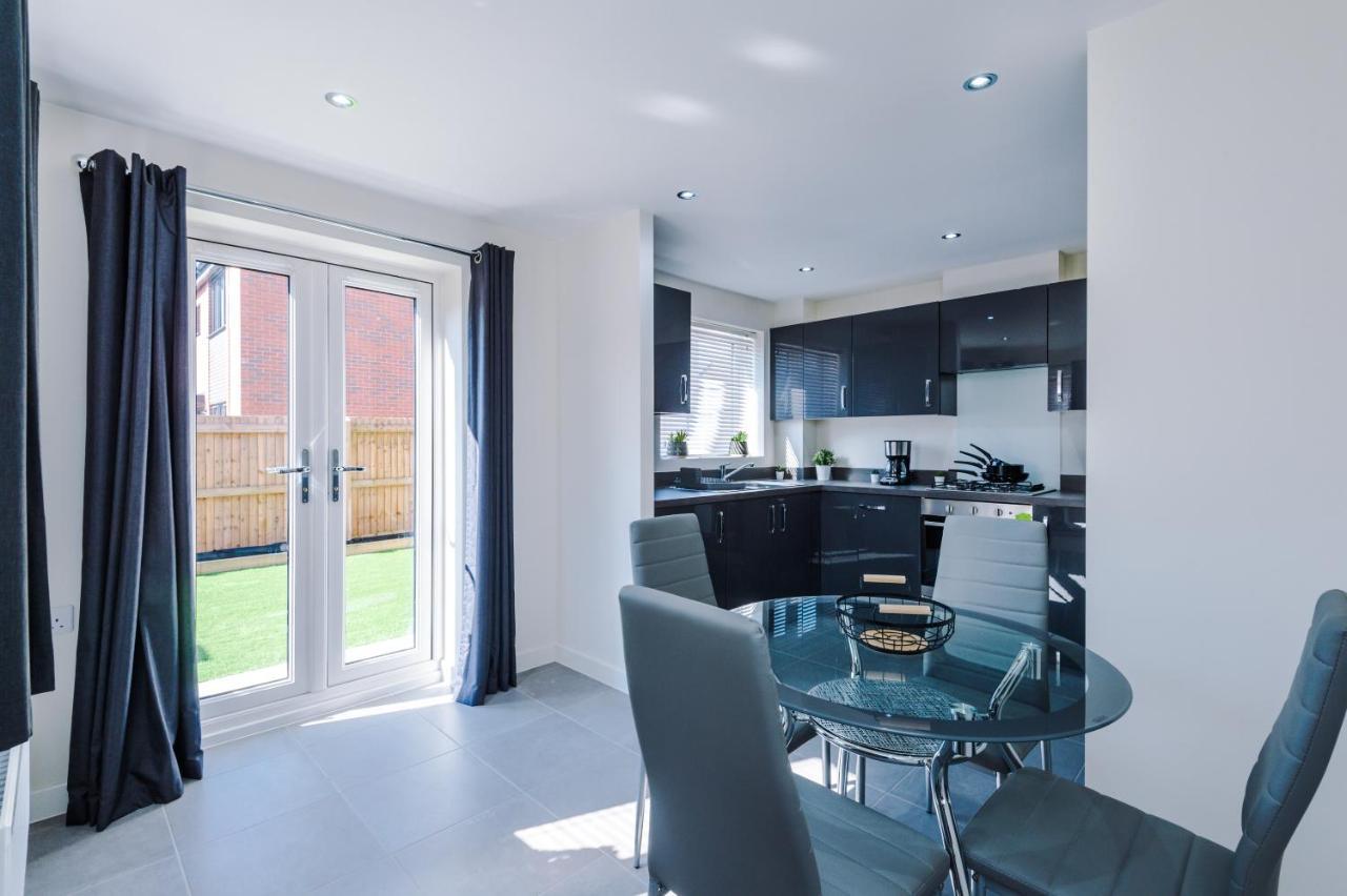 Apartment Vidale Court, 3 Bedroom House With River Irwell View, Sleeps 6 Manchester