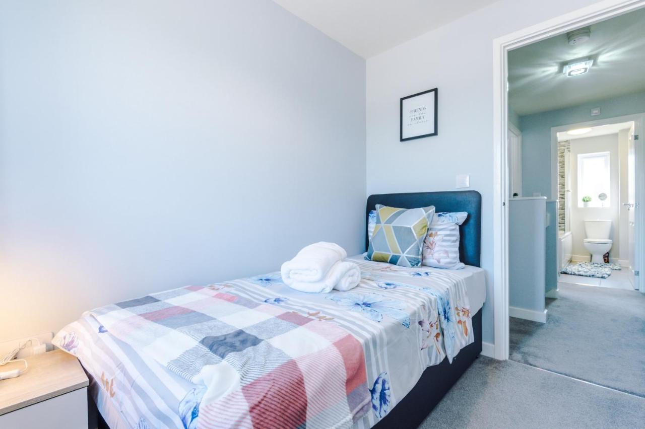 Vidale Court, 3 Bedroom House With River Irwell View, Sleeps 6 Apartment