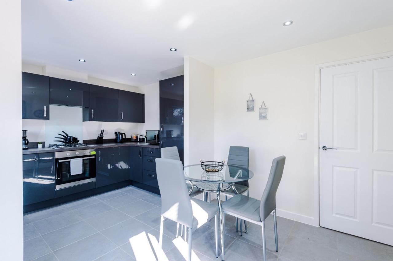 Vidale Court, 3 Bedroom House With River Irwell View, Sleeps 6 * Manchester