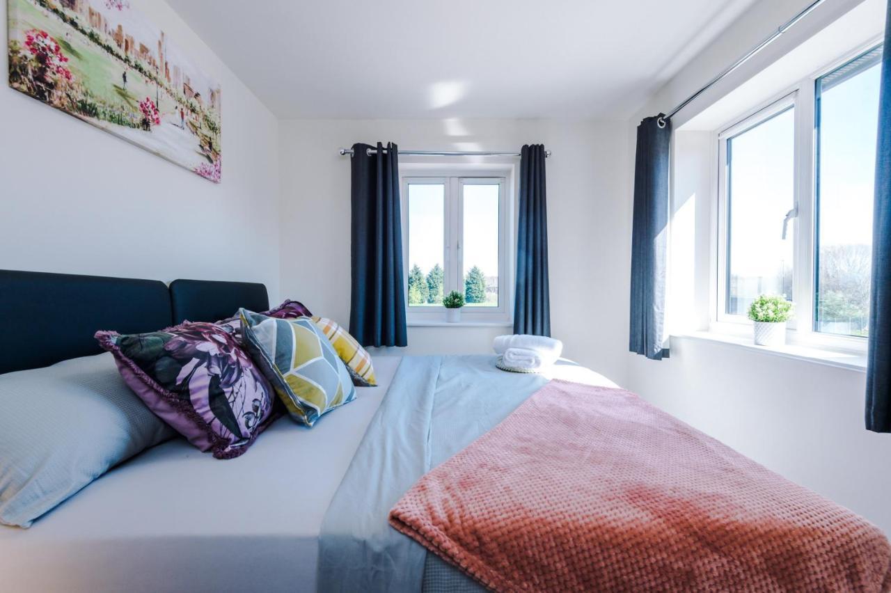 Vidale Court, 3 Bedroom House With River Irwell View, Sleeps 6 *