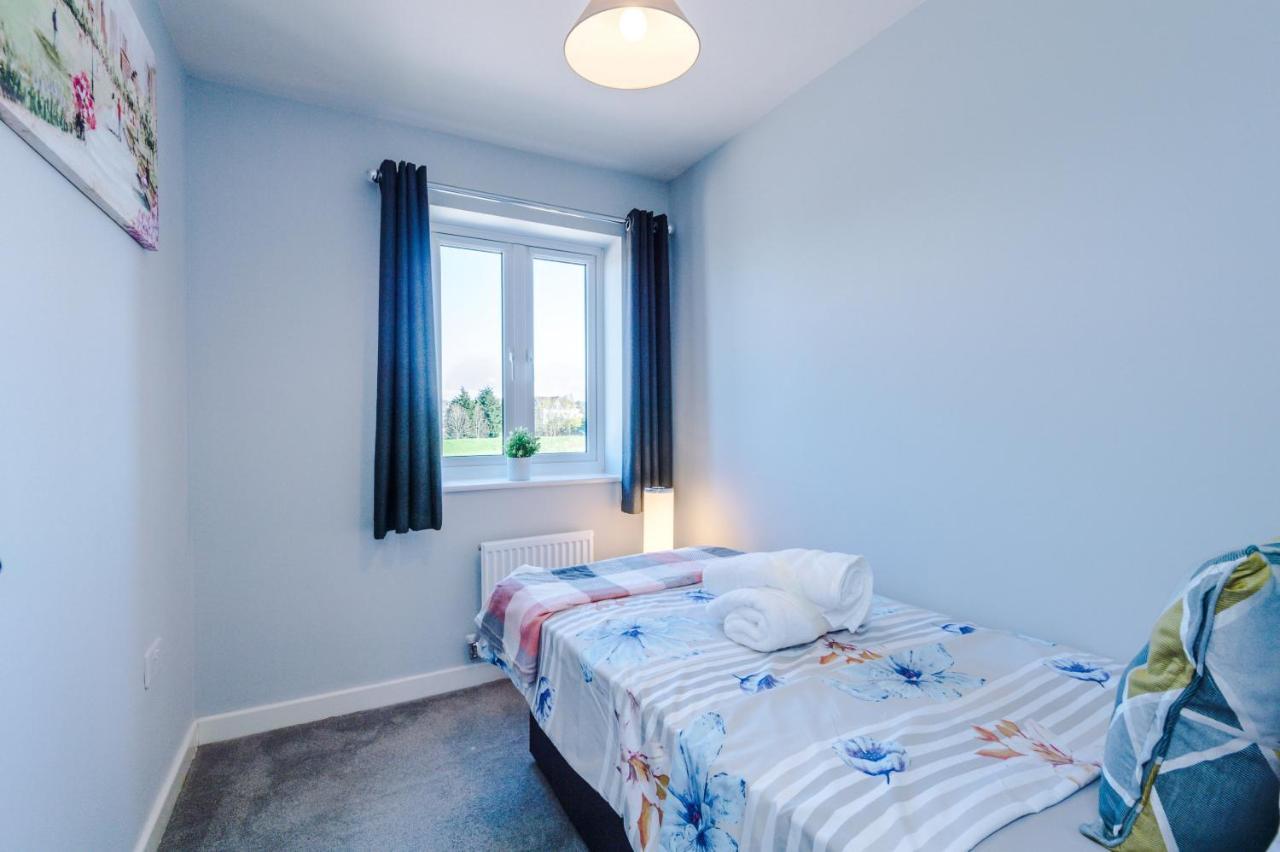 Vidale Court, 3 Bedroom House With River Irwell View, Sleeps 6 *