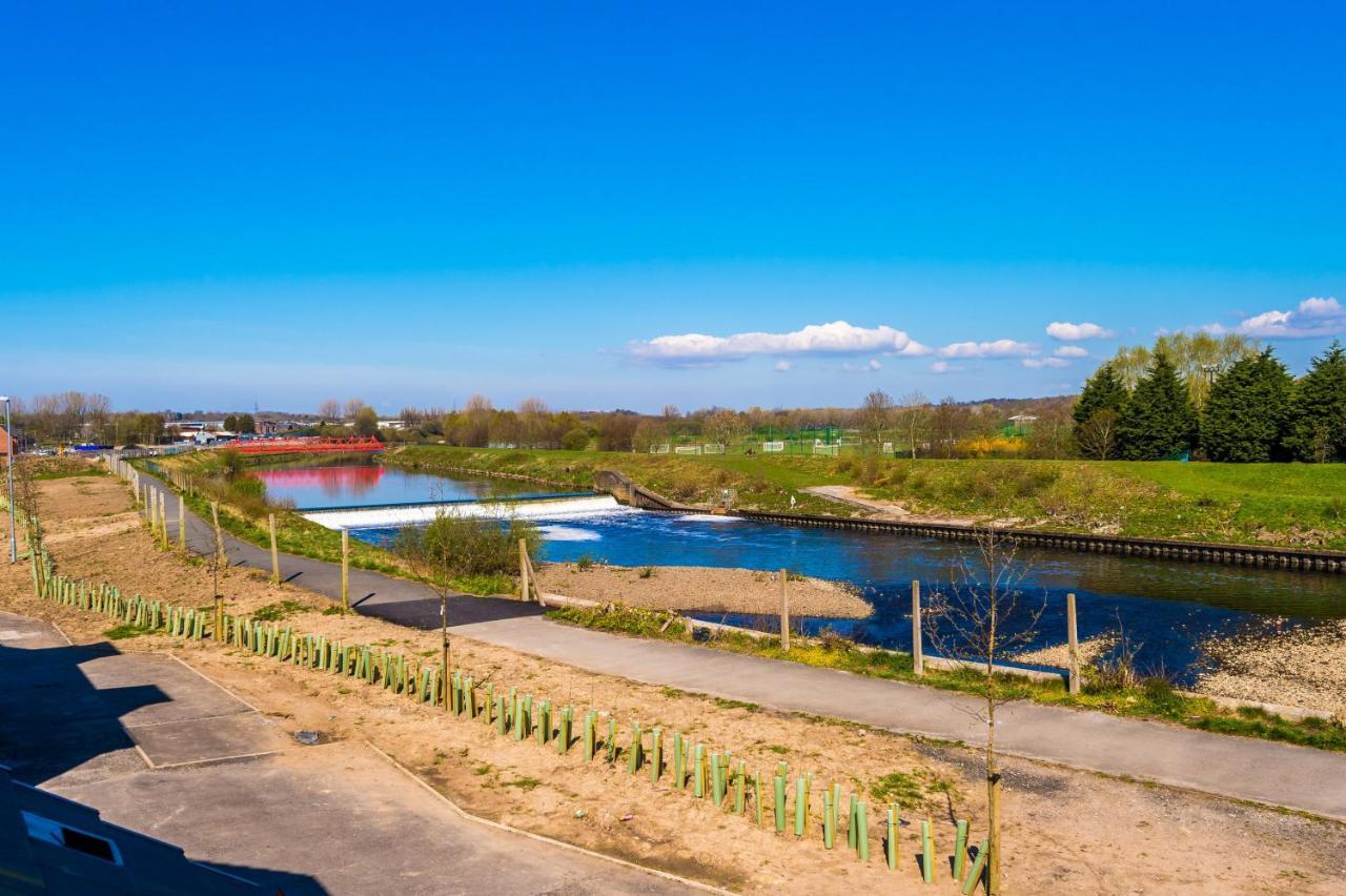 Vidale Court, 3 Bedroom House With River Irwell View, Sleeps 6 Apartment