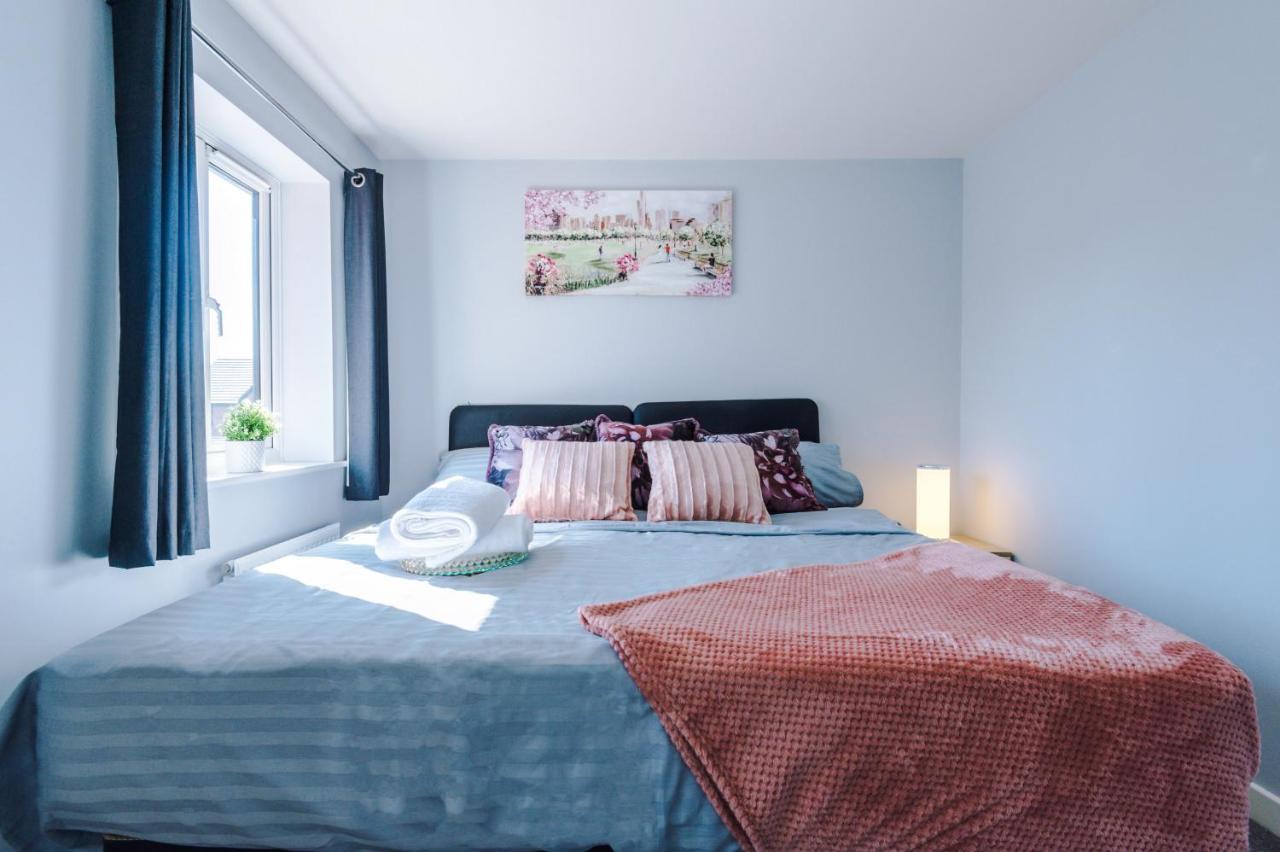 Vidale Court, 3 Bedroom House With River Irwell View, Sleeps 6 Apartment Manchester