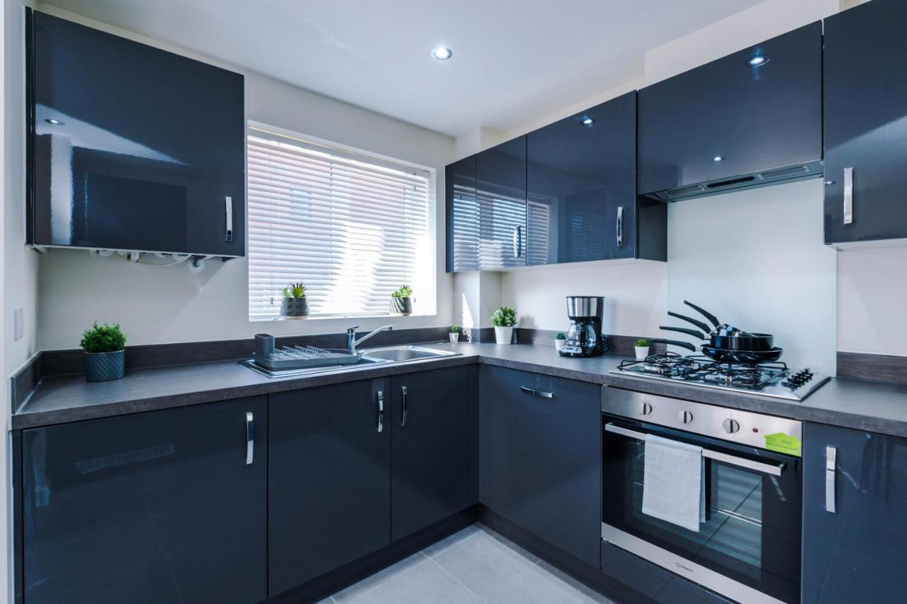 Vidale Court, 3 Bedroom House With River Irwell View, Sleeps 6 *
