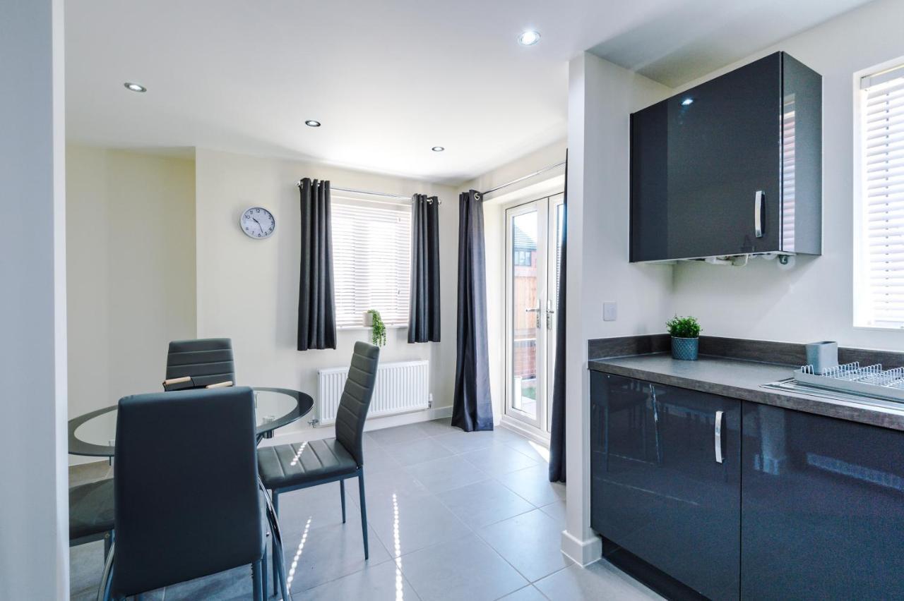 Vidale Court, 3 Bedroom House With River Irwell View, Sleeps 6 Apartment Manchester