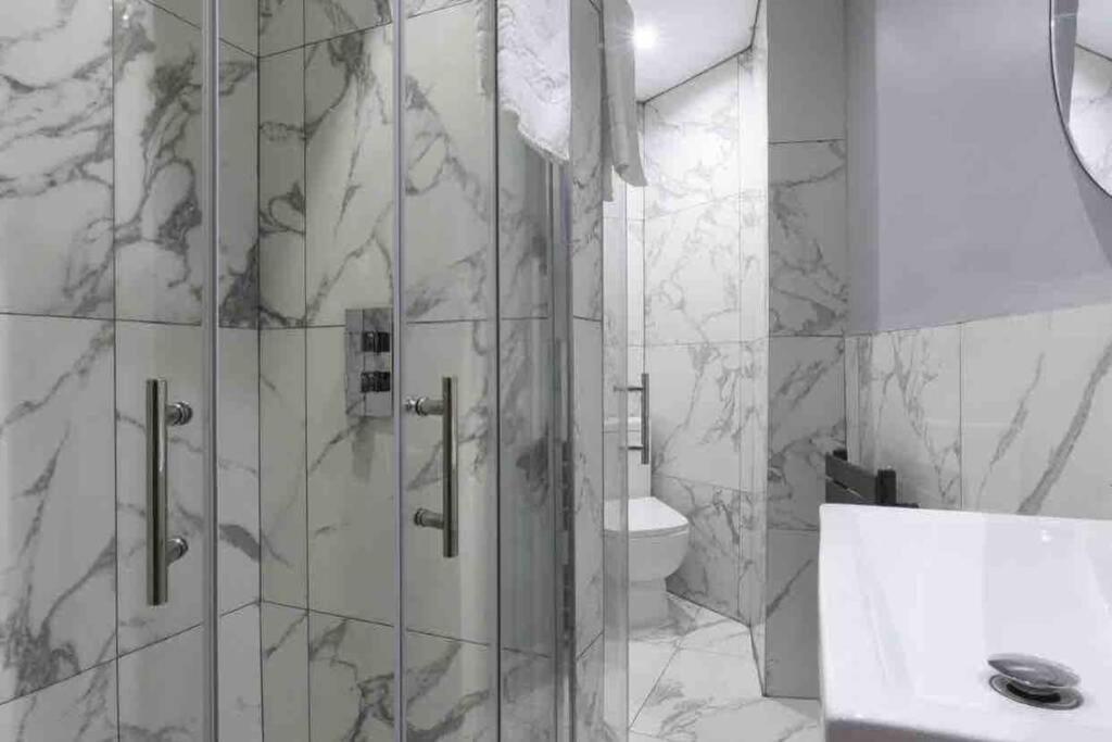 Apartment Casa Jungle Slps 20 Mcr Centre Hot Tub, Bar And Cinema Leisure *
