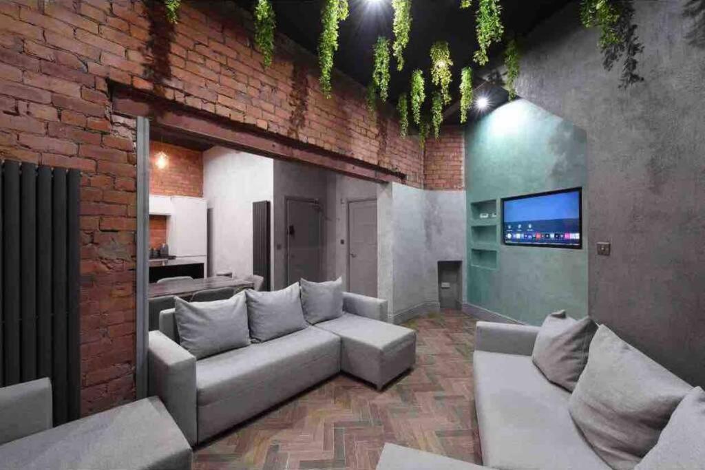 Casa Jungle Slps 20 Mcr Centre Hot Tub, Bar And Cinema Leisure * Manchester
