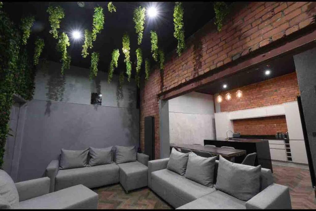 Casa Jungle Slps 20 Mcr Centre Hot Tub, Bar And Cinema Leisure *