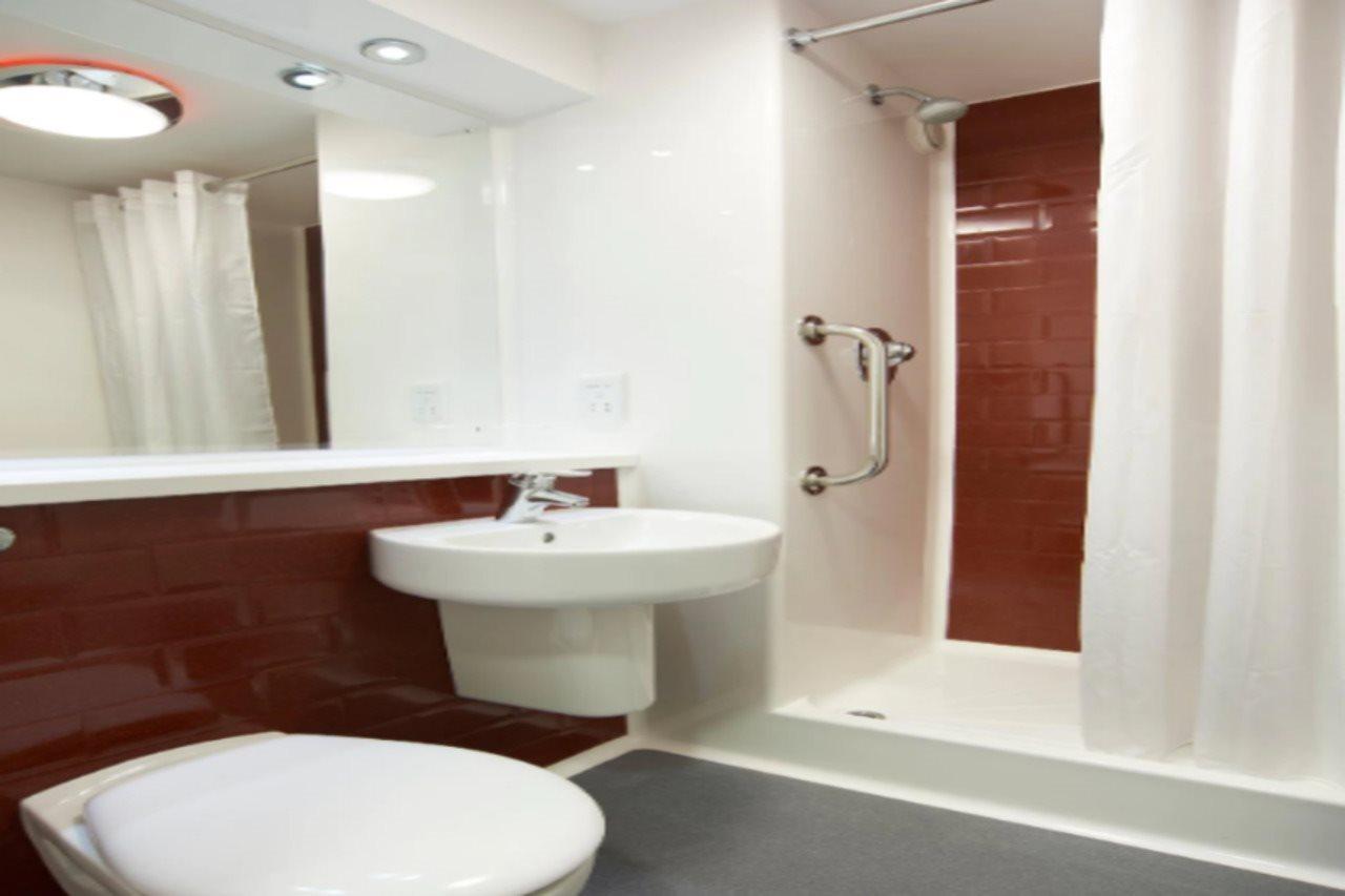 Travelodge Central Arena 3*