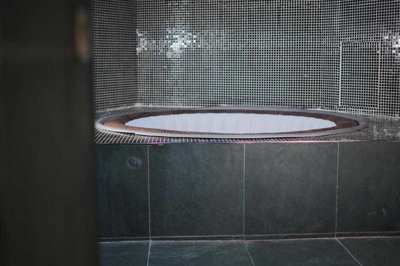Apartment Casa Jungle Slps 20 Mcr Centre Hot Tub, Bar And Cinema Leisure *