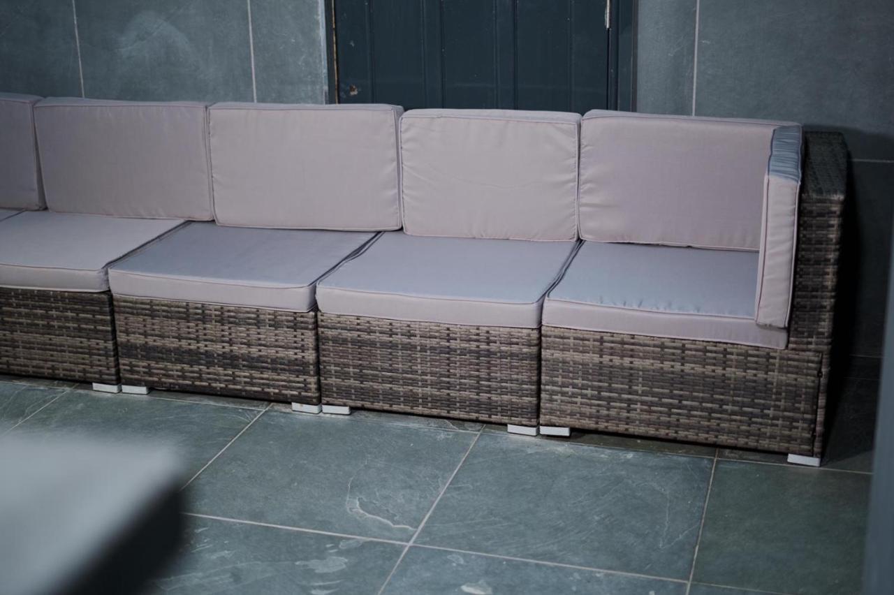 Casa Jungle Slps 20 Mcr Centre Hot Tub, Bar And Cinema Leisure Manchester