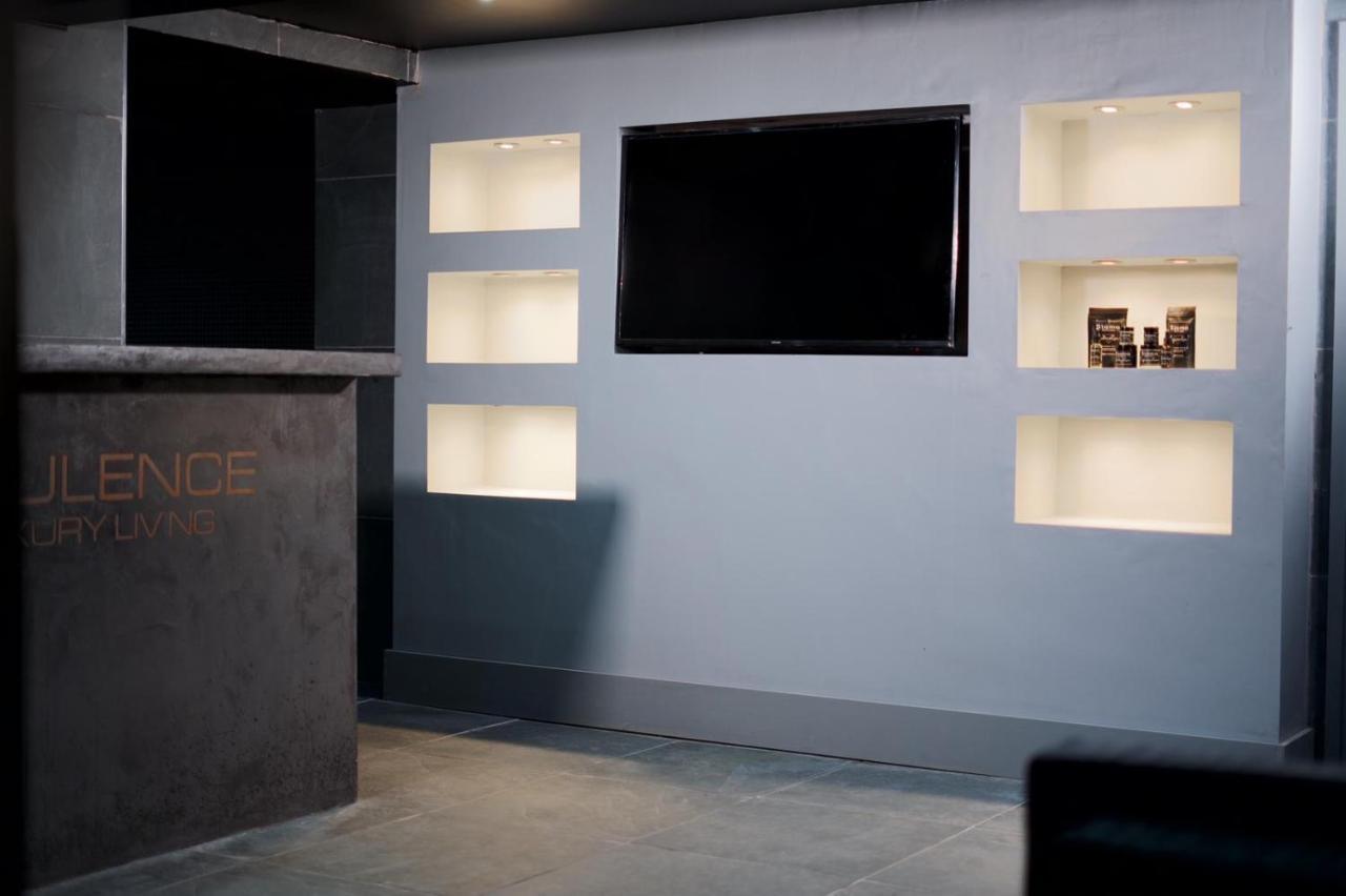 Casa Jungle Slps 20 Mcr Centre Hot Tub, Bar And Cinema Leisure Manchester