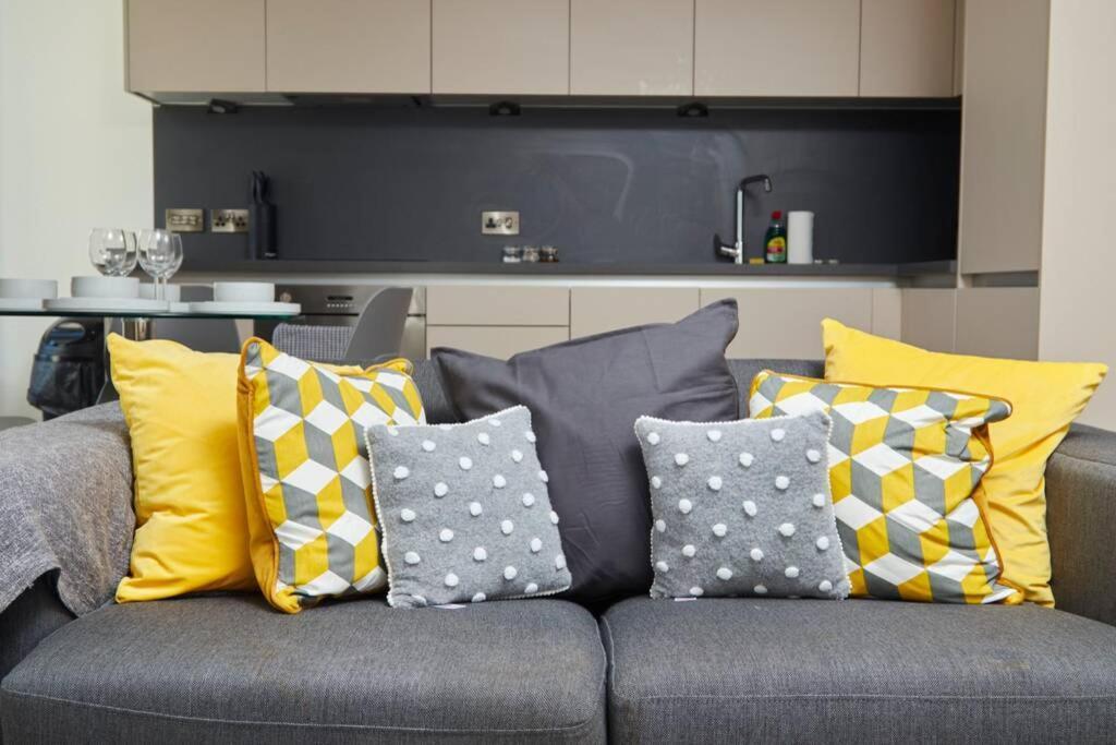 The Artist Abode In - Parking Apartment