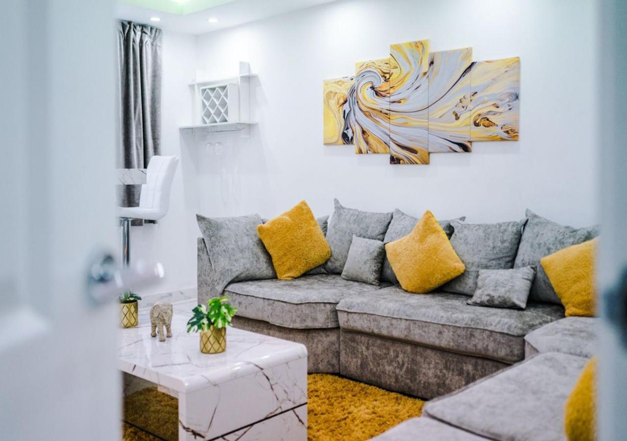 Luxury 3 Bedroom House Close To Center