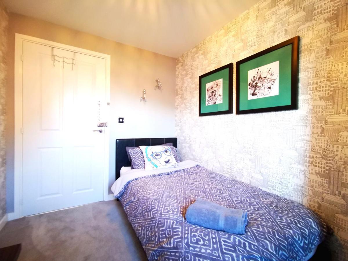 The Lawnswood - With Free Parking Vakantiehuis