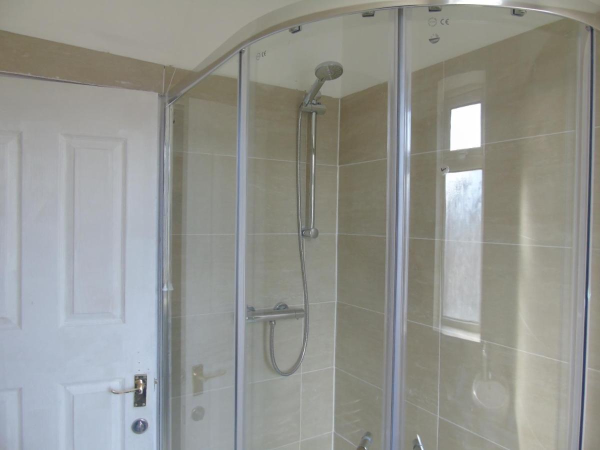 Guest house Salford
