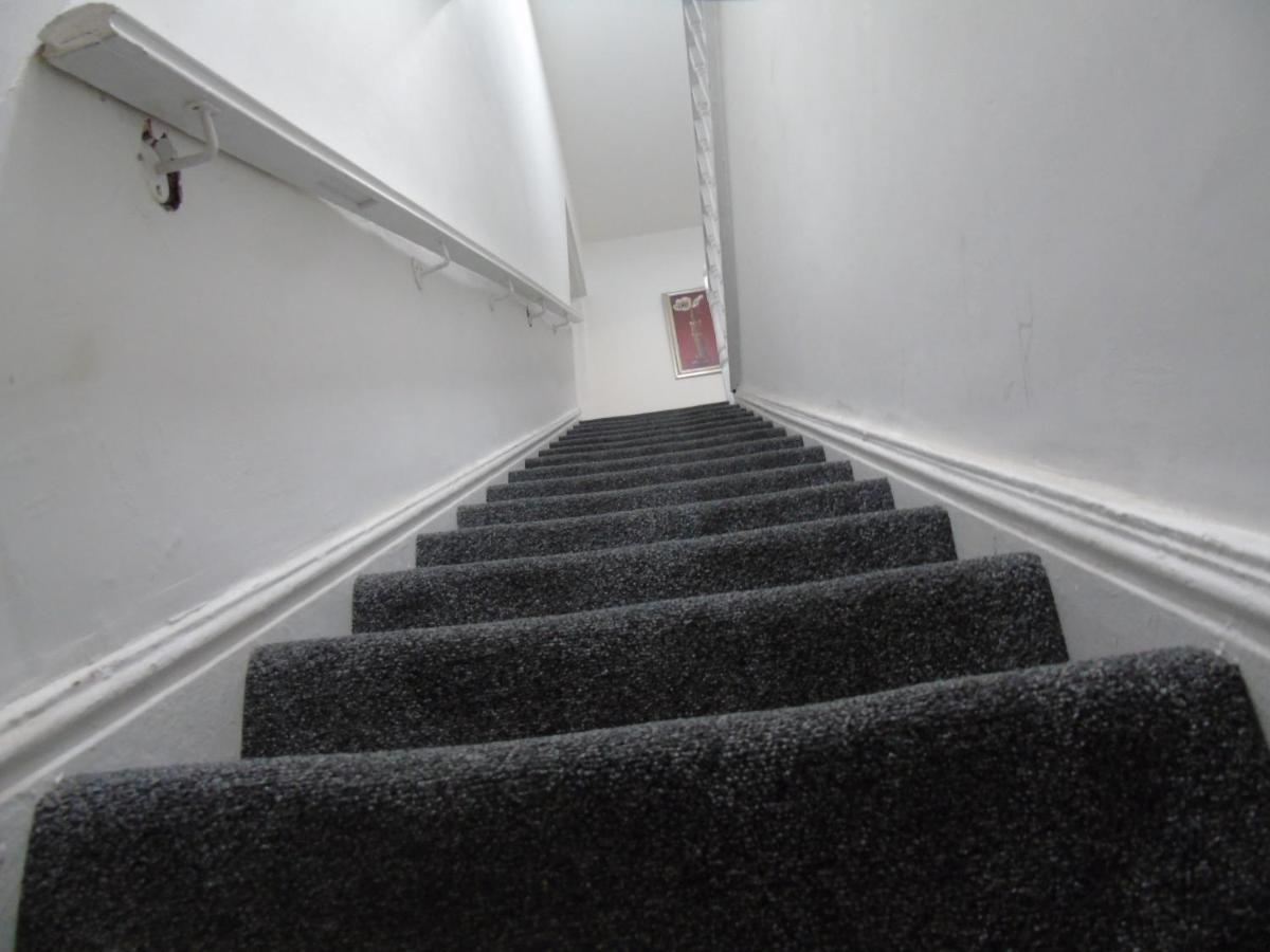 Guest house Salford