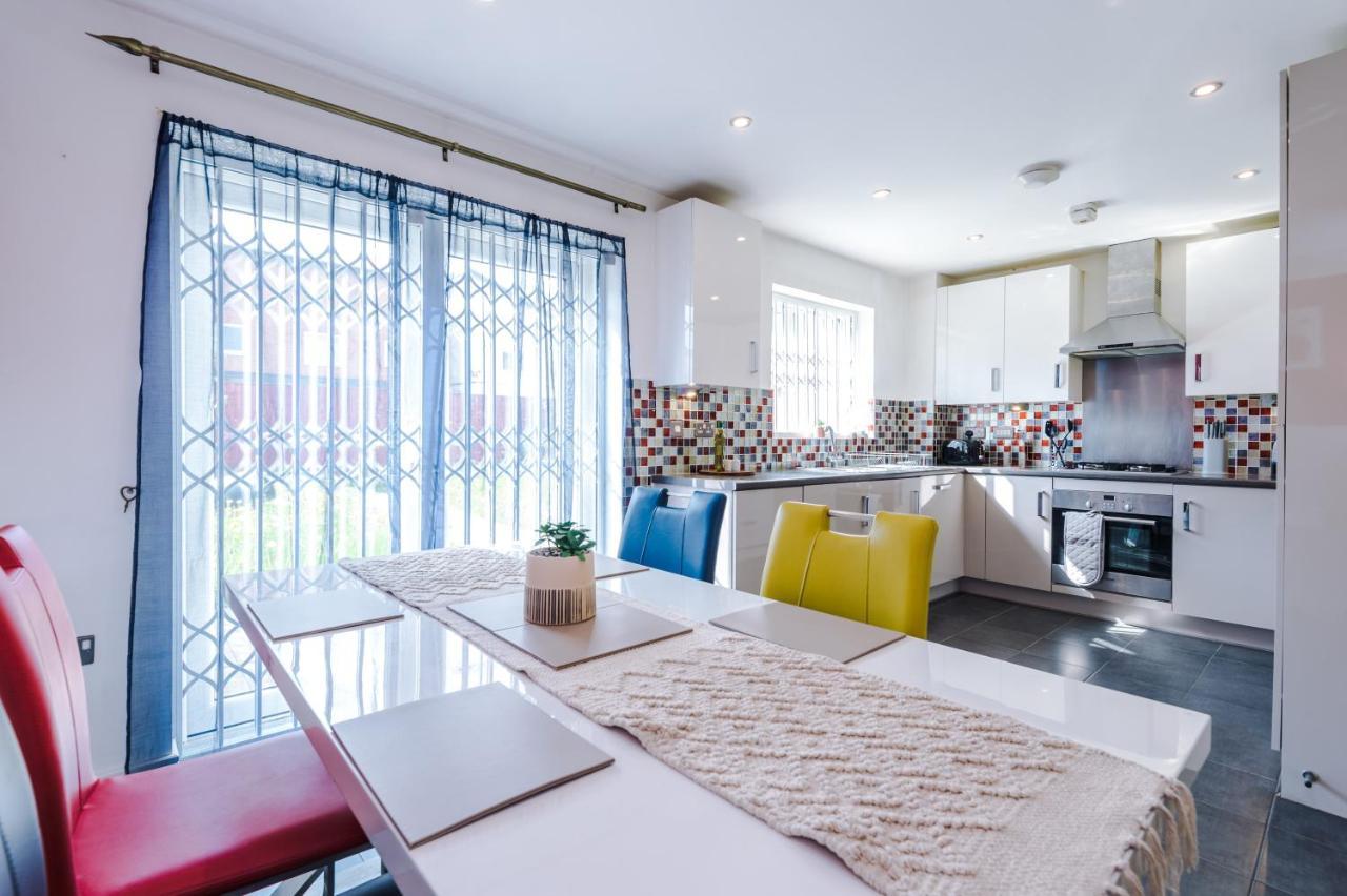 3 Bed Stylish Near The Etihad Stadium Holiday home *