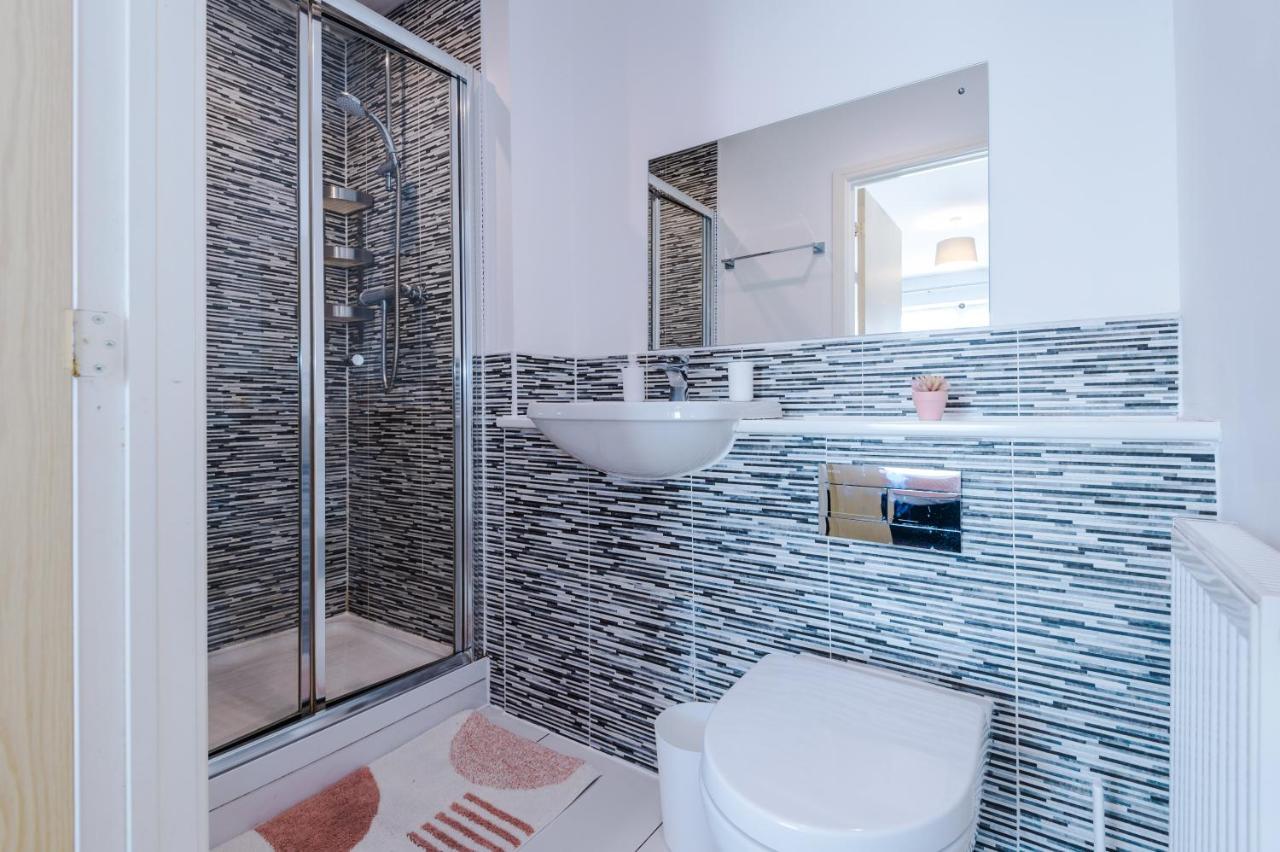 Holiday home 3 Bed Stylish Near The Etihad Stadium Manchester